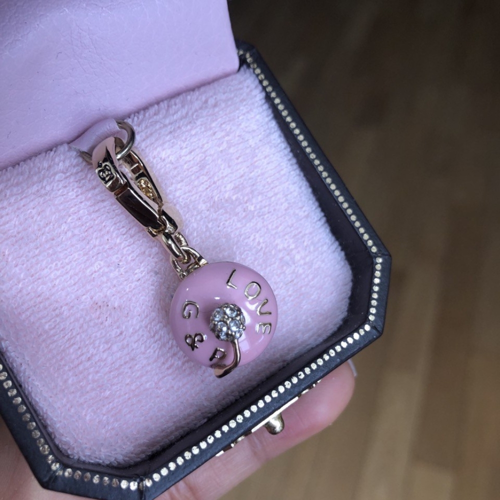 Juicy couture c-pink cupcake